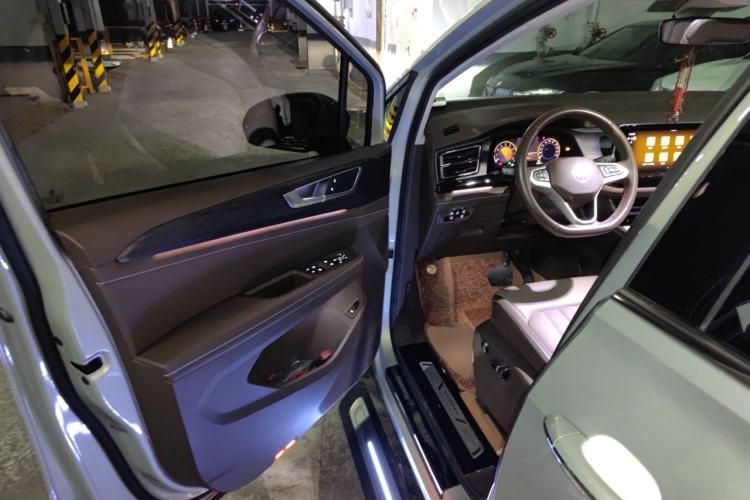 Used Volkswagen Viloran 2022 330TSI Luxury Edition Driver Seat