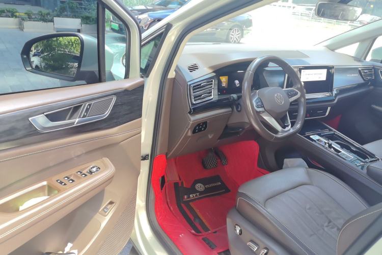 Used Volkswagen Viloran 2022 330TSI Luxury Edition Driver Seat