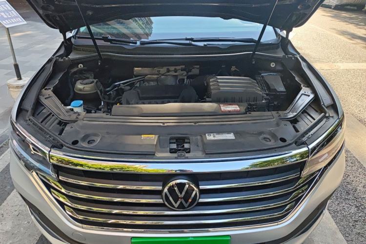 Used Volkswagen Viloran 2022 380TSI Luxury Edition Engine Bay