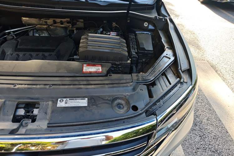 Used Volkswagen Viloran 2022 380TSI Luxury Edition Engine Bay Left