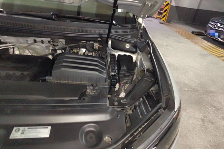 Used Volkswagen Viloran 2022 330TSI Luxury Edition Engine Bay Left
