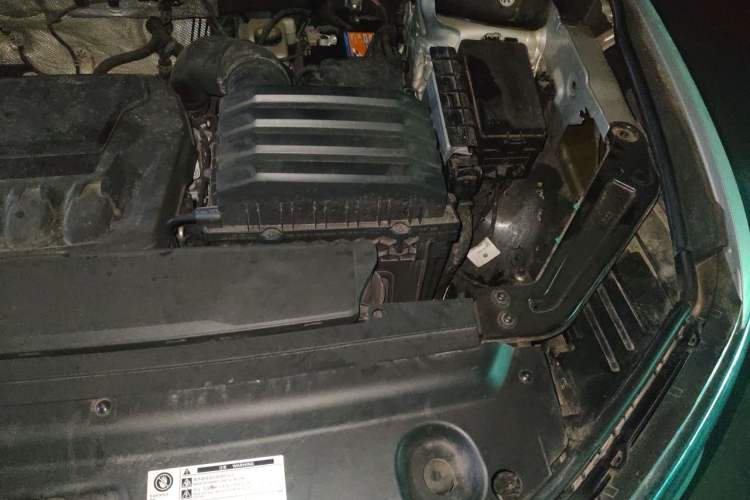 Used Volkswagen Viloran 2022 380TSI Luxury Edition Engine Bay Left