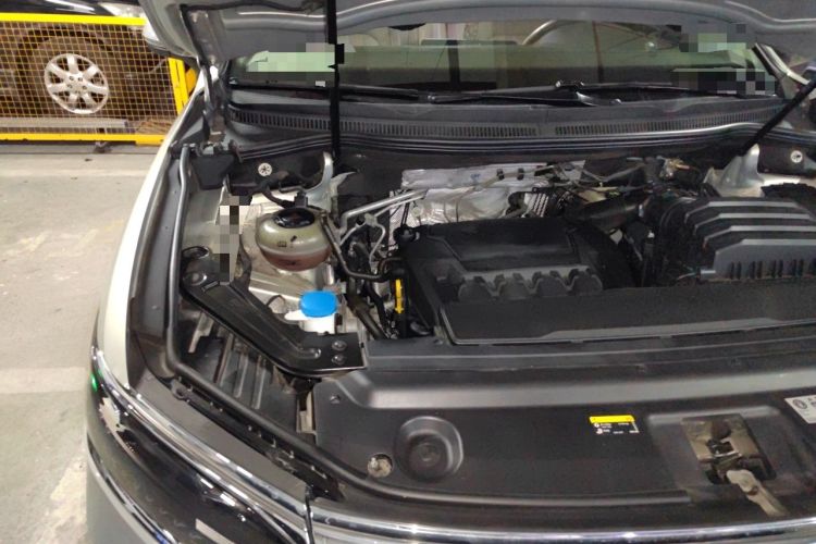 Used Volkswagen Viloran 2022 330TSI Luxury Edition Engine Bay Right