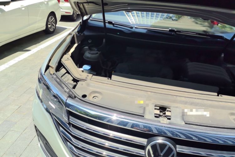 Used Volkswagen Viloran 2022 330TSI Luxury Edition Engine Bay Right