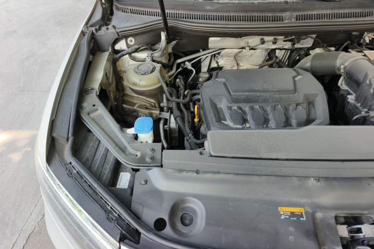 Used Volkswagen Viloran 2022 380TSI Prestige Edition Engine Bay Right