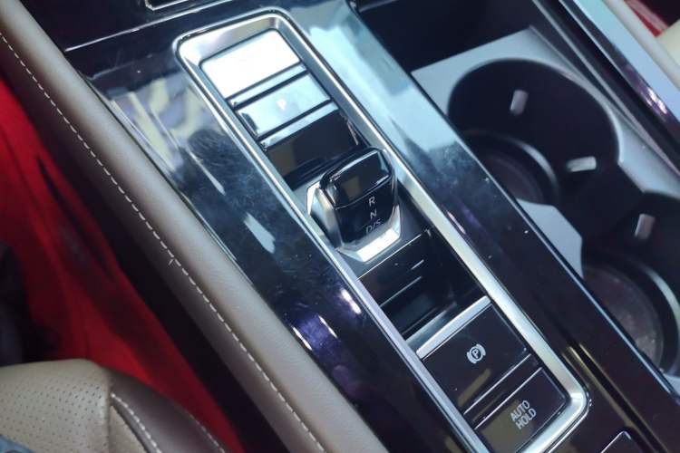 Used Volkswagen Viloran 2022 330TSI Luxury Edition Gear Lever