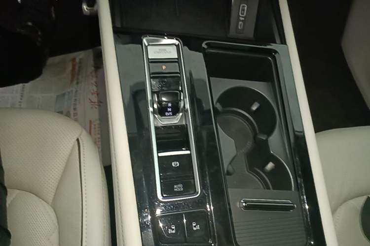 Used Volkswagen Viloran 2022 380TSI Prestige Edition Gear Lever
