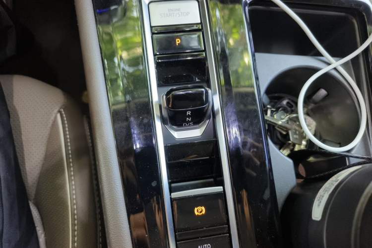 Used Volkswagen Viloran 2022 380TSI Prestige Edition Gear Lever