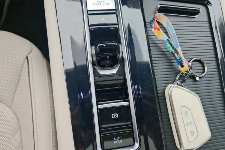 Used Volkswagen Viloran 2022 380TSI Prestige Edition Gear Lever
