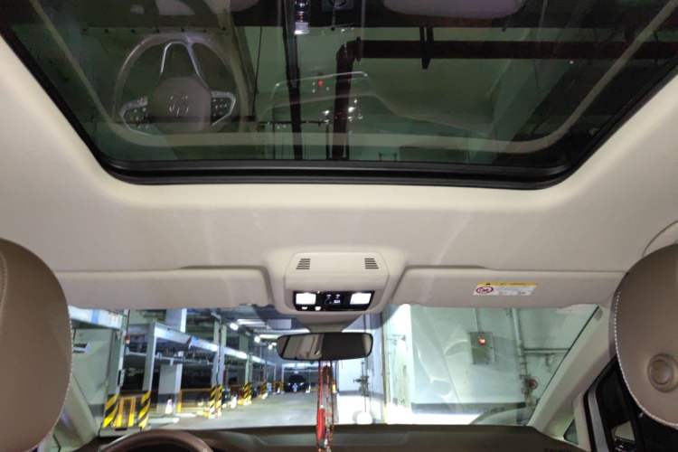 Used Volkswagen Viloran 2022 330TSI Luxury Edition Headliner