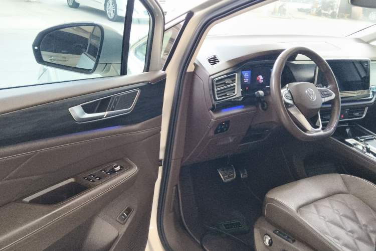 Used Volkswagen Viloran 2022 380TSI Prestige Edition Interior 3