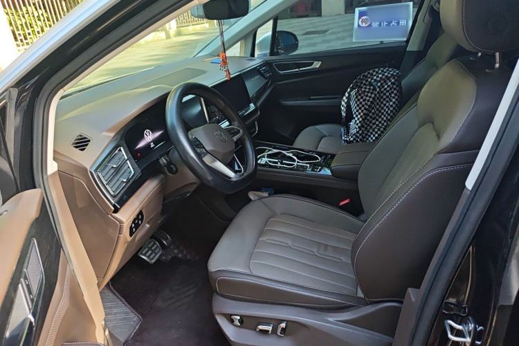 Used Volkswagen Viloran 2022 380TSI Luxury Edition Left Front Seat