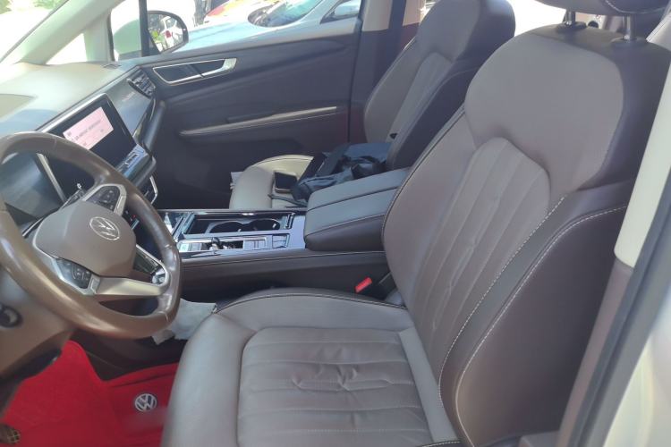 Used Volkswagen Viloran 2022 330TSI Luxury Edition Left Front Seat