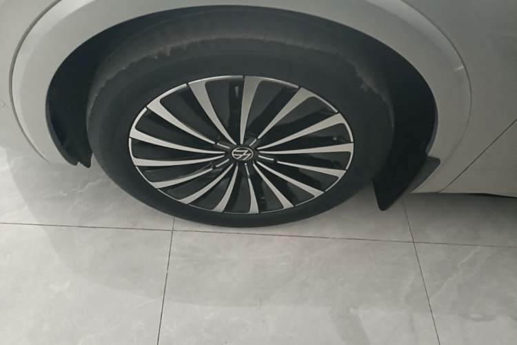 Used Volkswagen Viloran 2022 380TSI Prestige Edition Left Front Wheel Hub