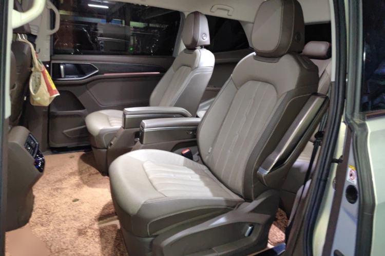 Used Volkswagen Viloran 2022 330TSI Luxury Edition Left Rear Seat
