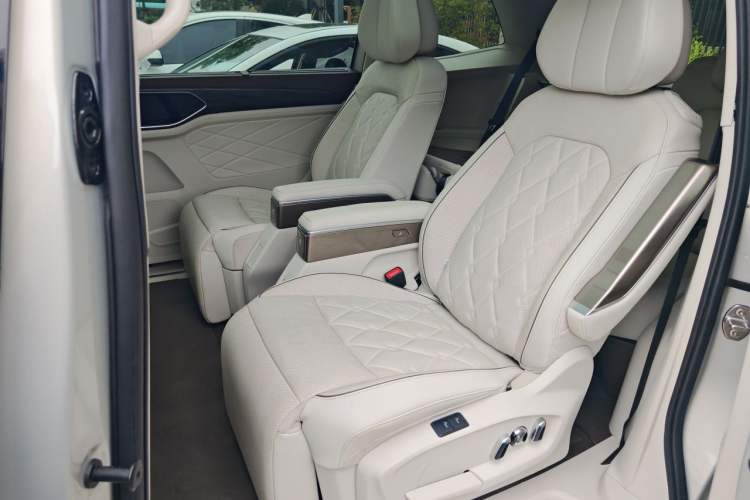 Used Volkswagen Viloran 2022 380TSI Prestige Edition Left Rear Seat