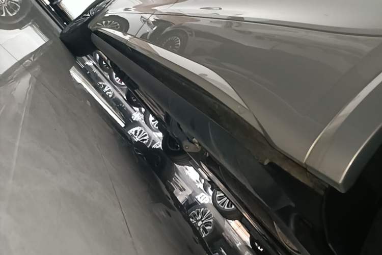 Used Volkswagen Viloran 2022 380TSI Prestige Edition Left Side Sill