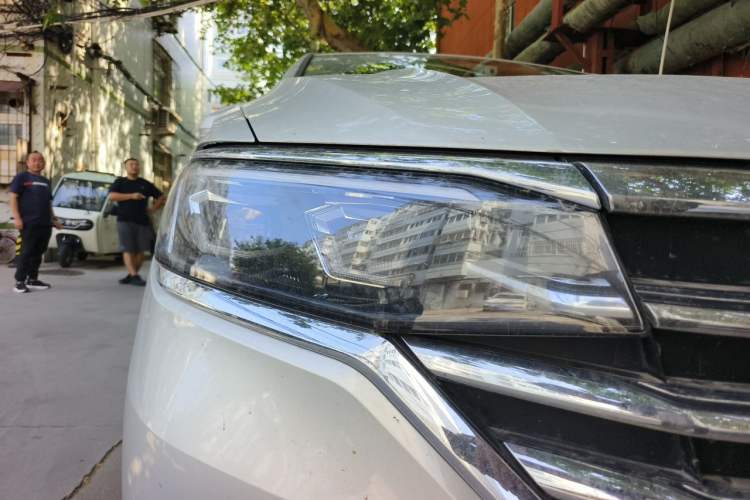 Used Volkswagen Viloran 2022 380TSI Prestige Edition Right Front Headlight