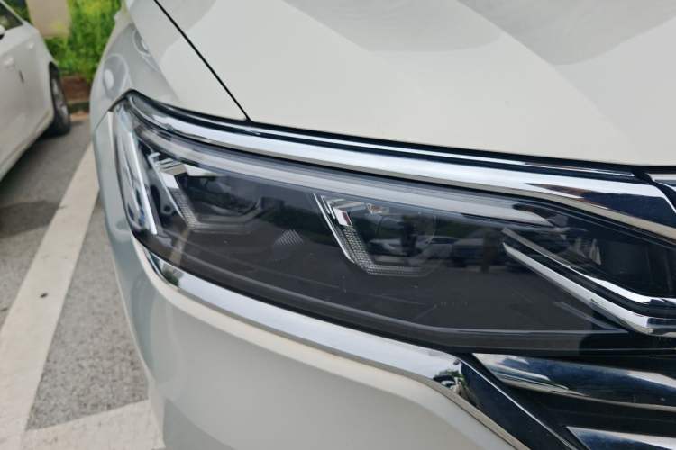 Used Volkswagen Viloran 2022 380TSI Prestige Edition Right Front Headlight