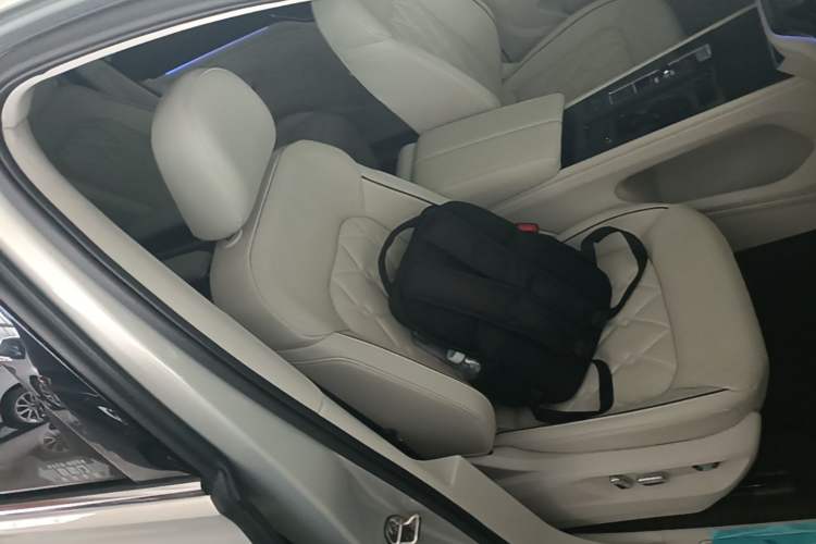 Used Volkswagen Viloran 2022 380TSI Prestige Edition Right Front Seat