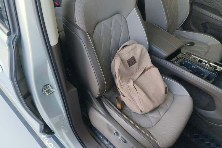 Used Volkswagen Viloran 2022 380TSI Prestige Edition Right Front Seat