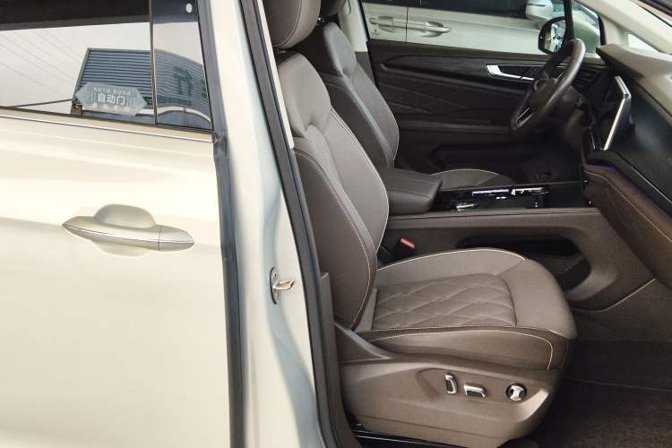 Used Volkswagen Viloran 2022 380TSI Prestige Edition Right Front Seat