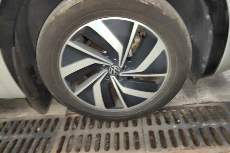 Used Volkswagen Viloran 2022 330TSI Luxury Edition Right Front Wheel Hub