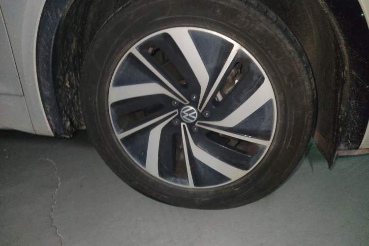 Used Volkswagen Viloran 2022 380TSI Luxury Edition Right Front Wheel Hub