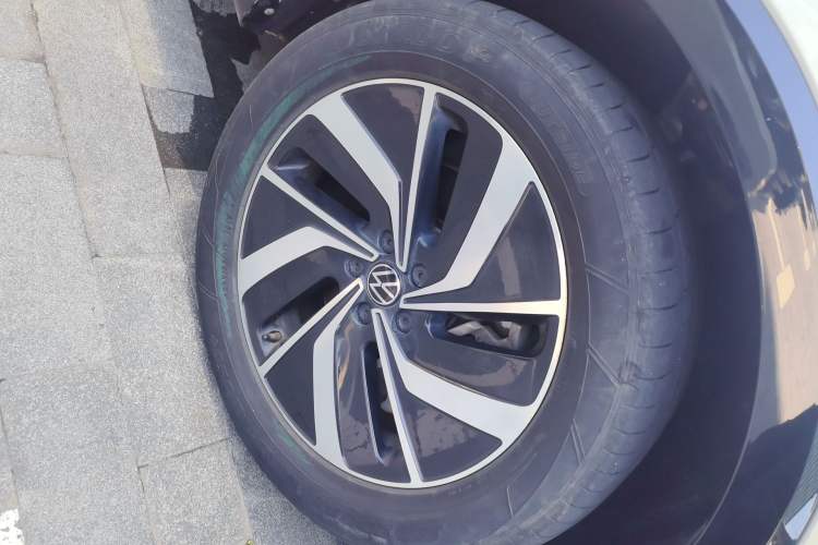 Used Volkswagen Viloran 2022 330TSI Luxury Edition Right Front Wheel Hub