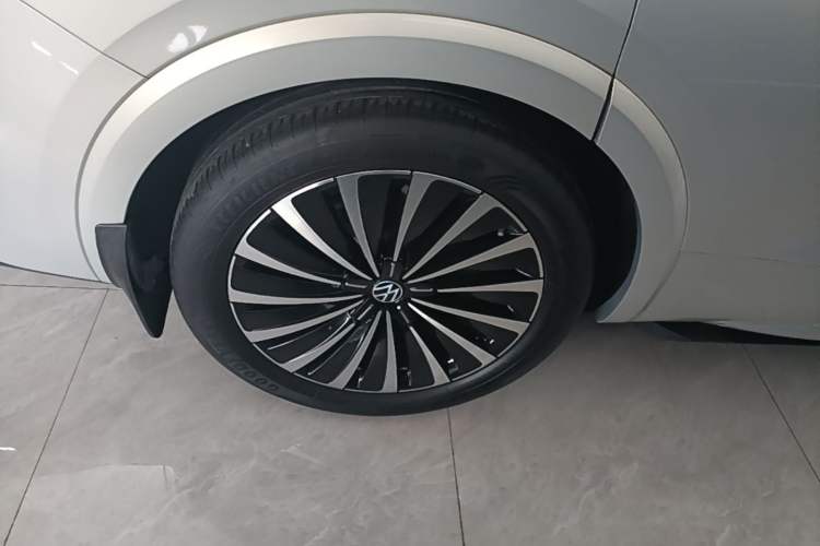 Used Volkswagen Viloran 2022 380TSI Prestige Edition Right Rear Wheel Hub