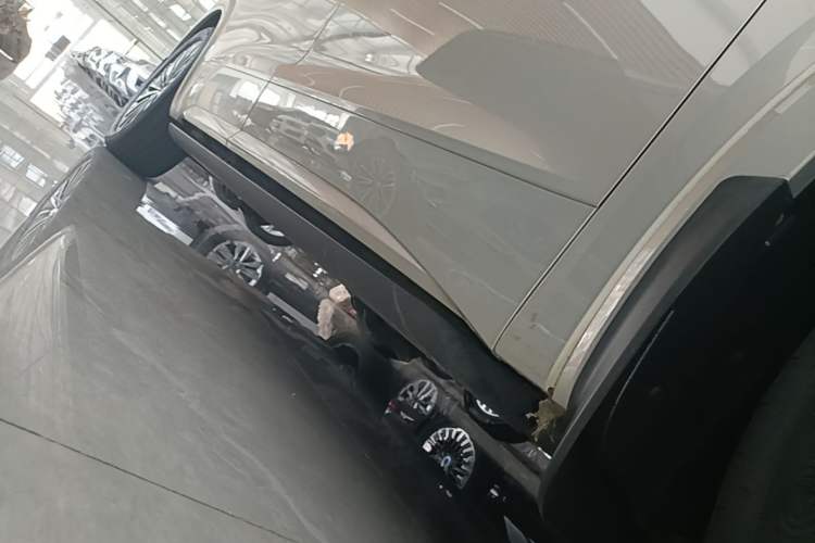 Used Volkswagen Viloran 2022 380TSI Prestige Edition Right Side Sill