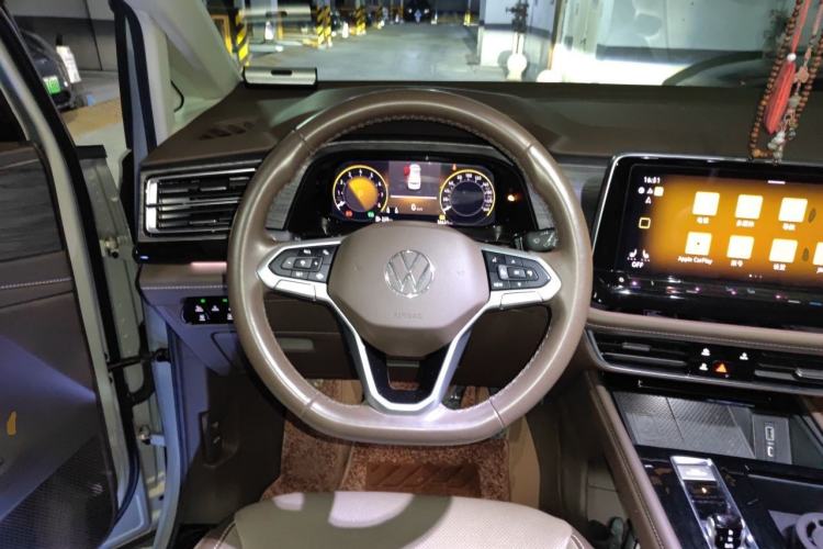 Used Volkswagen Viloran 2022 330TSI Luxury Edition Steering Wheel