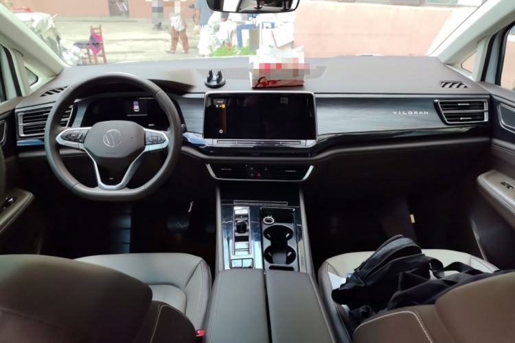 Used Volkswagen Viloran 2022 330TSI Luxury Edition Center Console