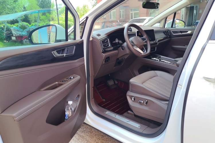 Used Volkswagen Viloran 2022 330TSI Luxury Edition Driver Seat