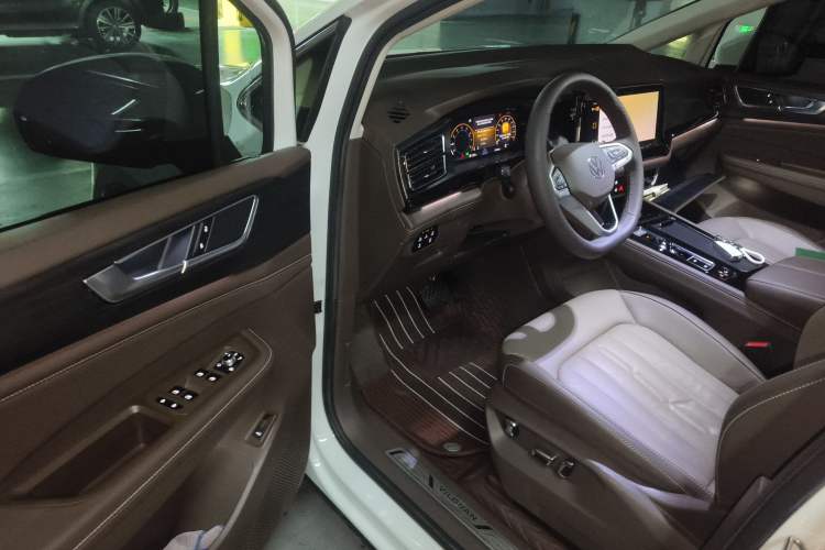Used Volkswagen Viloran 2022 330TSI Luxury Edition Driver Seat