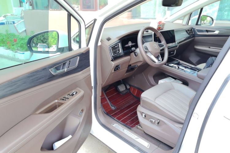Used Volkswagen Viloran 2022 330TSI Luxury Edition Driver Seat