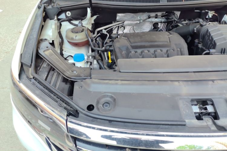 Used Volkswagen Viloran 2022 330TSI Luxury Edition Engine Bay Right