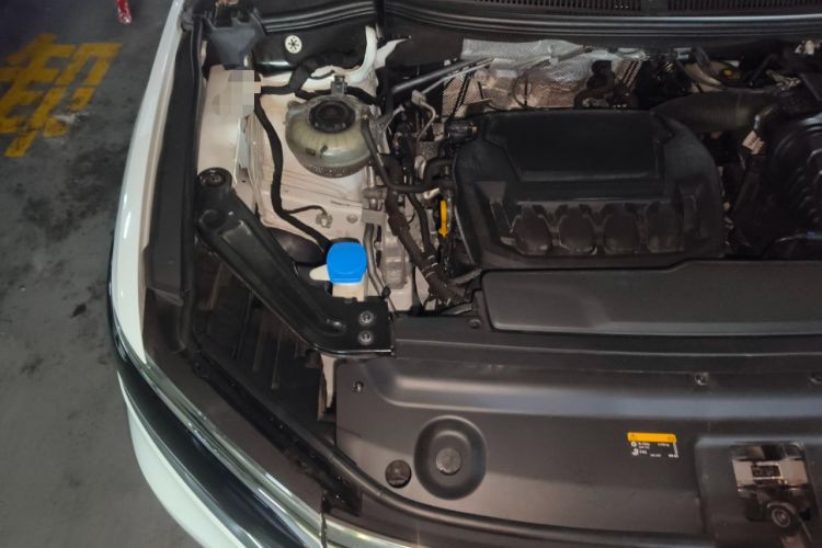 Used Volkswagen Viloran 2022 330TSI Luxury Edition Engine Bay Right