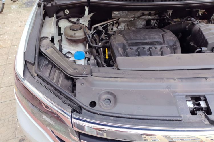 Used Volkswagen Viloran 2022 330TSI Luxury Edition Engine Bay Right
