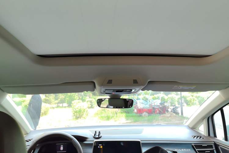 Used Volkswagen Viloran 2022 330TSI Luxury Edition Headliner