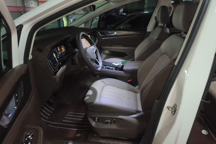 Used Volkswagen Viloran 2022 330TSI Luxury Edition Left Front Seat