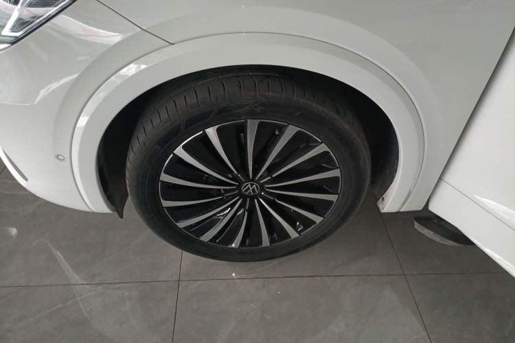 Used Volkswagen Viloran 2022 380TSI Prestige Edition Left Front Wheel Hub
