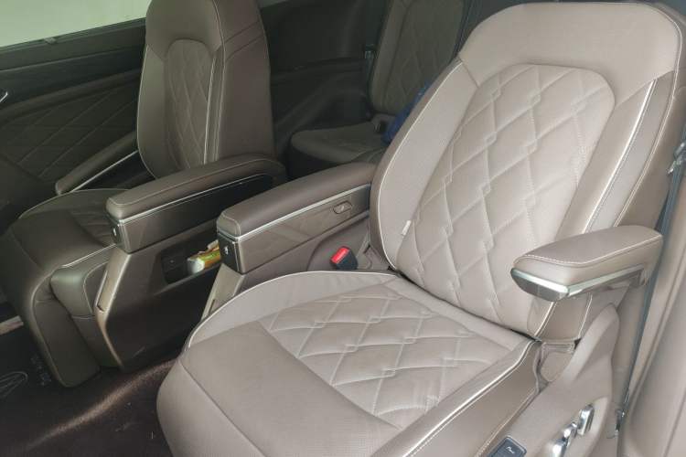 Used Volkswagen Viloran 2022 380TSI Prestige Edition Left Rear Seat