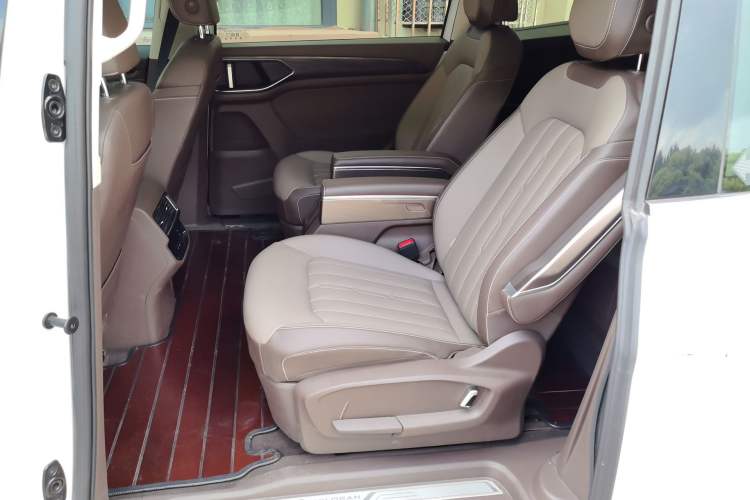 Used Volkswagen Viloran 2022 330TSI Luxury Edition Left Rear Seat