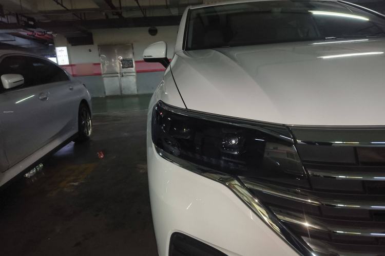 Used Volkswagen Viloran 2022 330TSI Luxury Edition Right Front Headlight