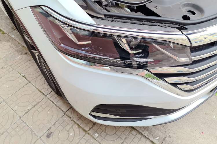 Used Volkswagen Viloran 2022 330TSI Luxury Edition Right Front Headlight