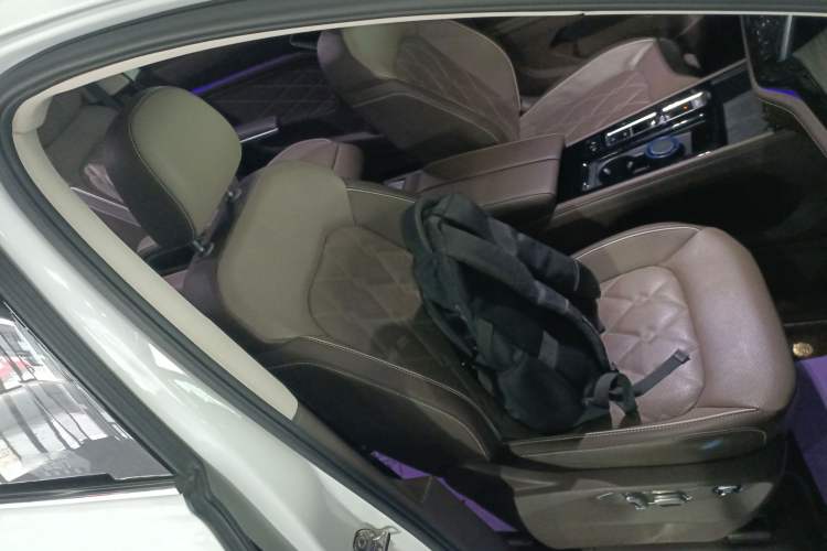 Used Volkswagen Viloran 2022 380TSI Prestige Edition Right Front Seat