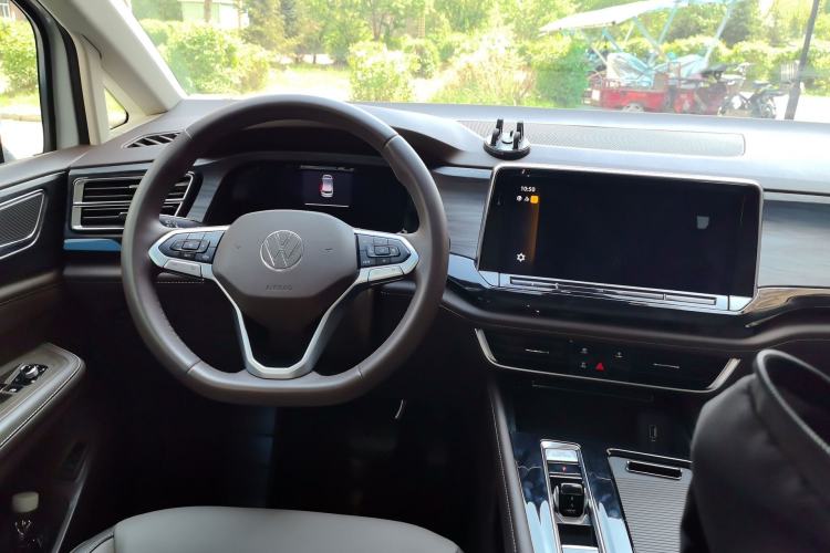 Used Volkswagen Viloran 2022 330TSI Luxury Edition Steering Wheel
