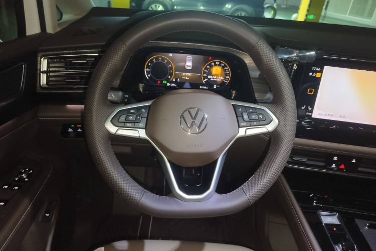 Used Volkswagen Viloran 2022 330TSI Luxury Edition Steering Wheel