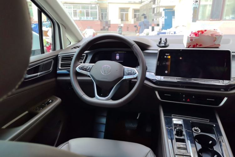 Used Volkswagen Viloran 2022 330TSI Luxury Edition Steering Wheel